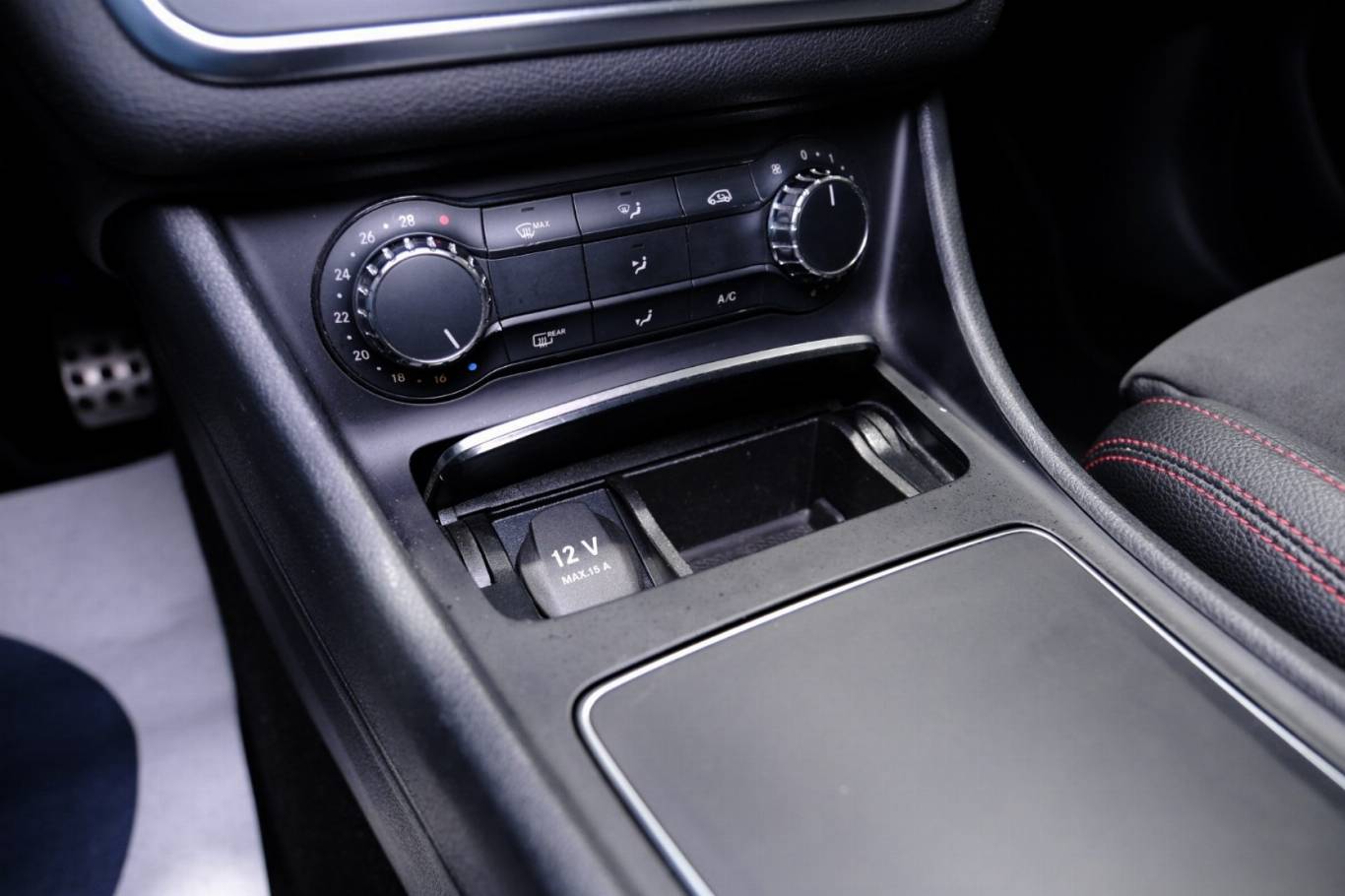 MERCEDES-BENZ CLA 220 31