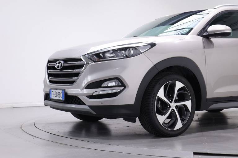 HYUNDAI Tucson 11