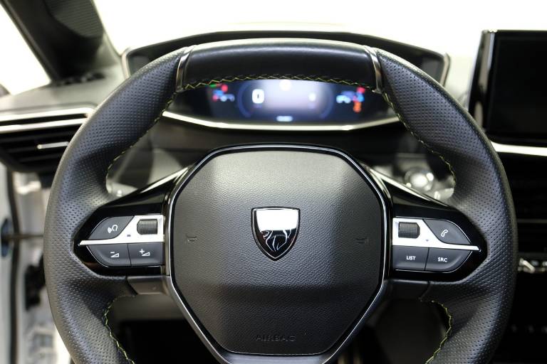 PEUGEOT 208 7