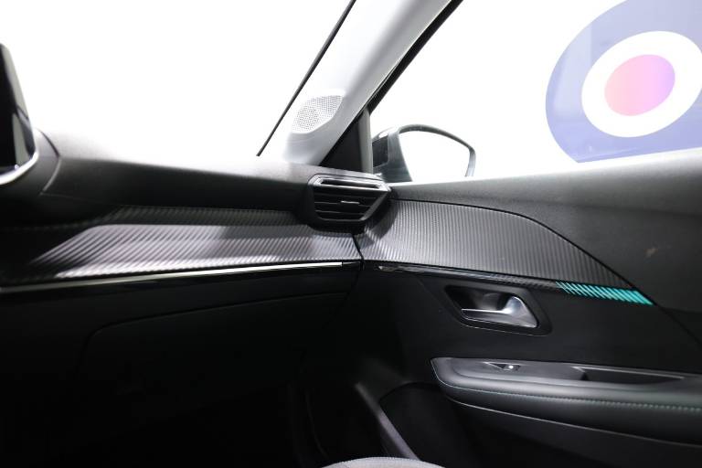 PEUGEOT 208 30