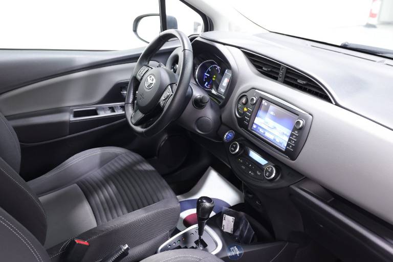 TOYOTA Yaris 39