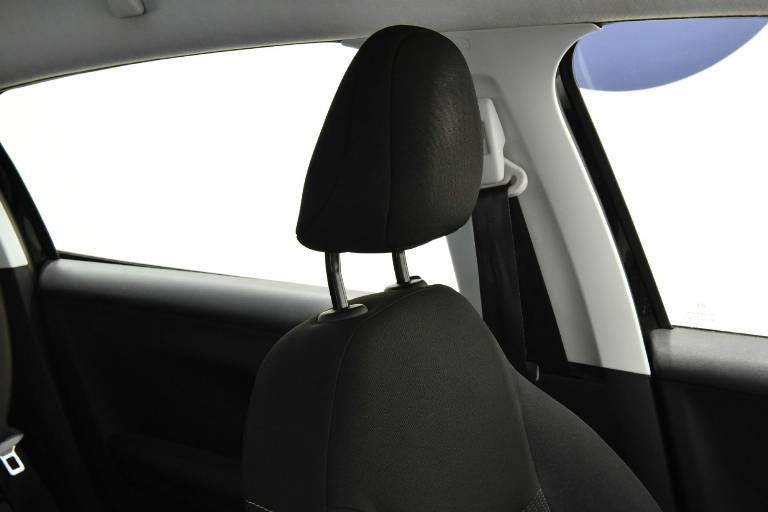 PEUGEOT 208 26