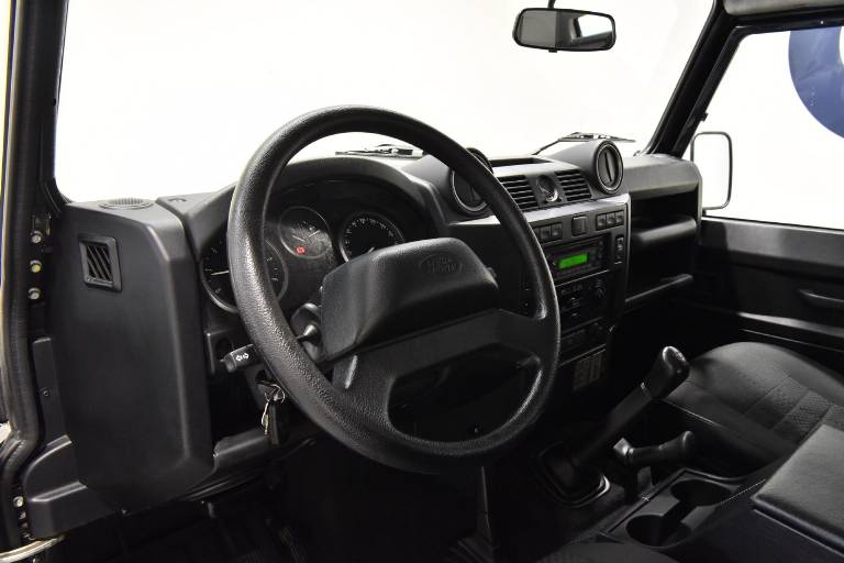 LAND ROVER Defender 16