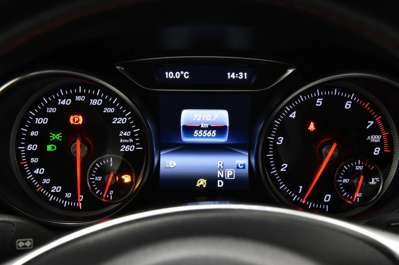 MERCEDES-BENZ GLA 180 25