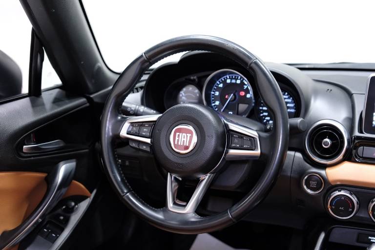 FIAT 124 Spider 36