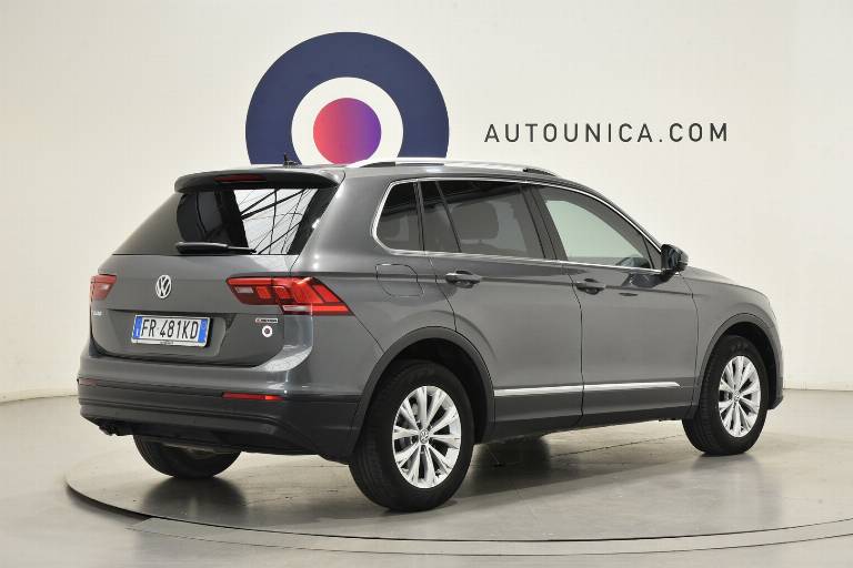 VOLKSWAGEN Tiguan 30