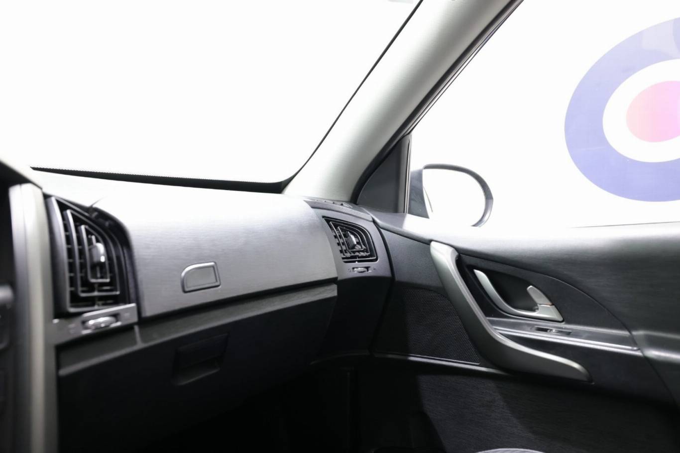 MAHINDRA XUV500 30