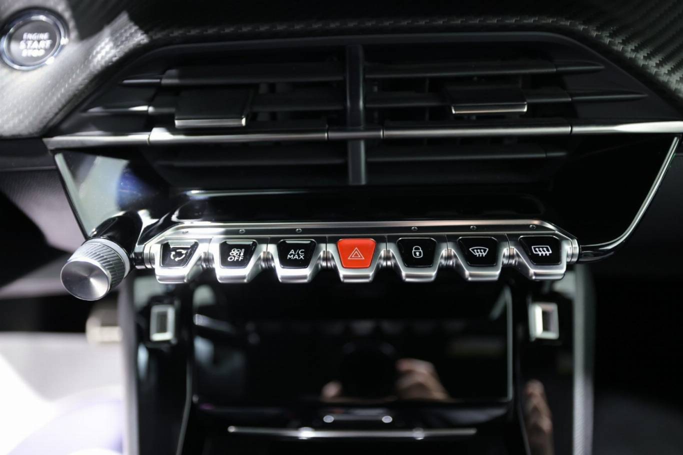 PEUGEOT 208 28