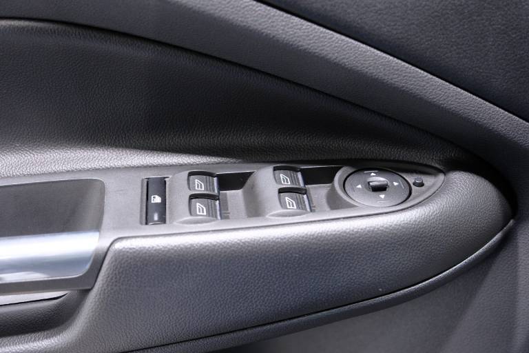 FORD Kuga 37