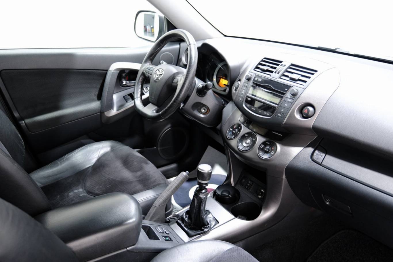 TOYOTA RAV 4 MY23 55