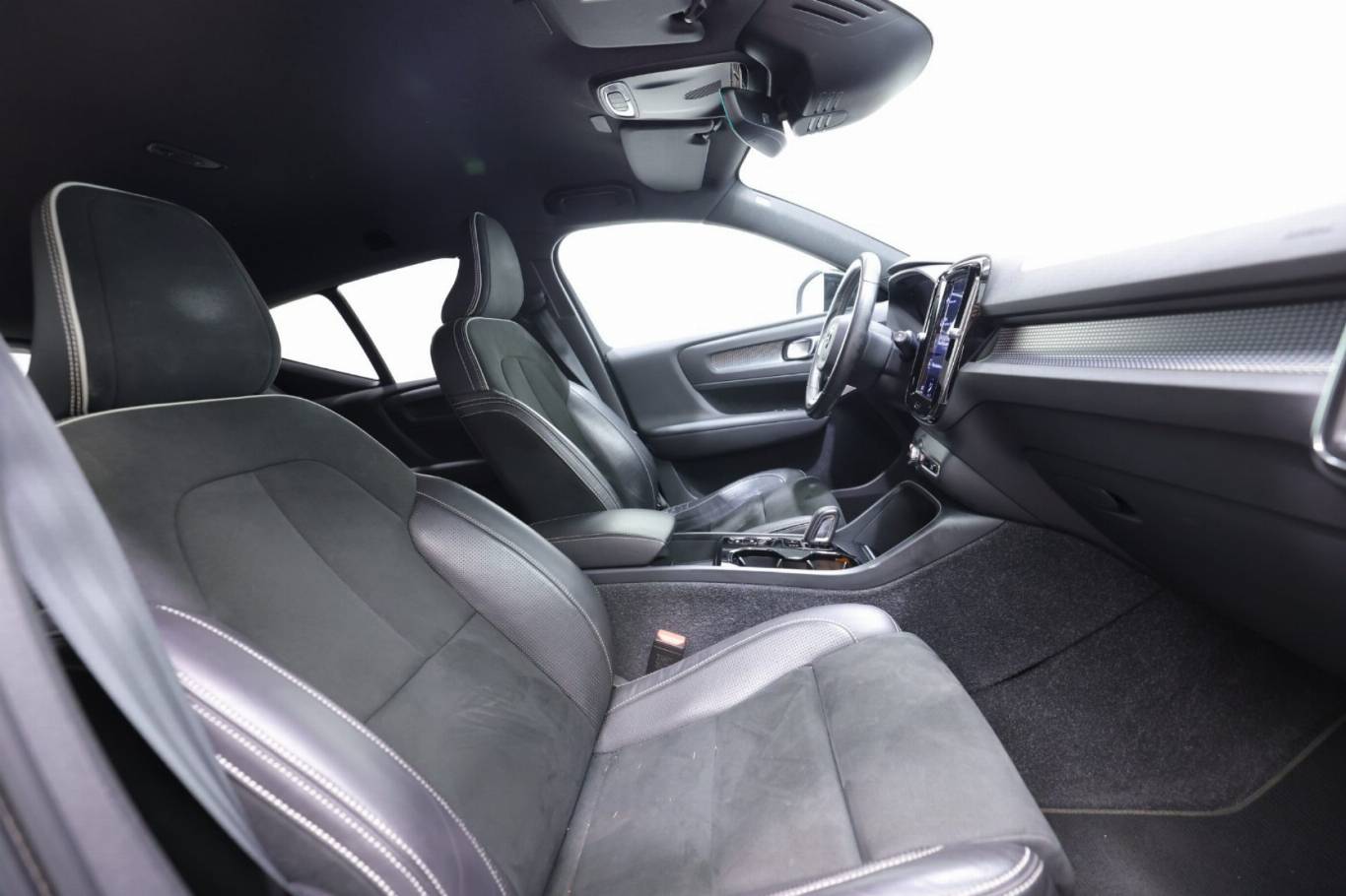 VOLVO XC40 48