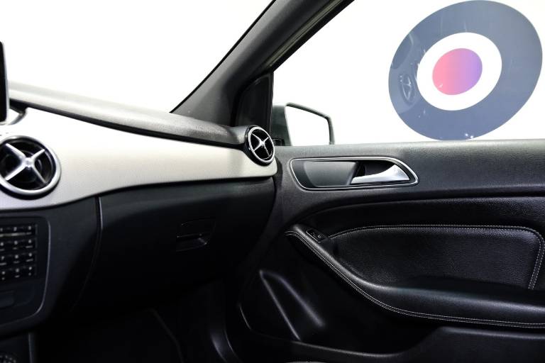 MERCEDES-BENZ B 200 34
