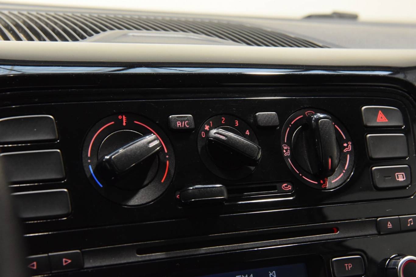 VOLKSWAGEN Up! 19
