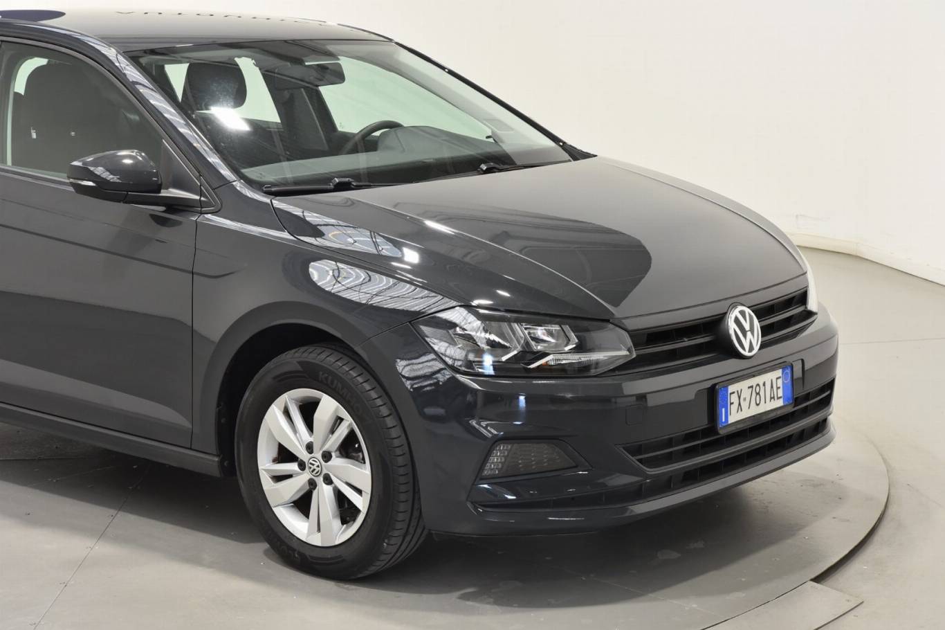 VOLKSWAGEN Polo 26