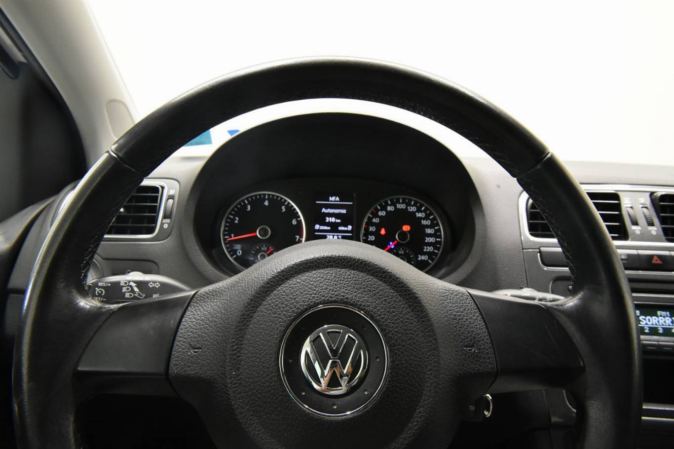 VOLKSWAGEN Polo 6