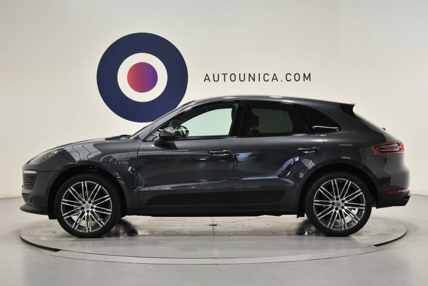 PORSCHE Macan 32
