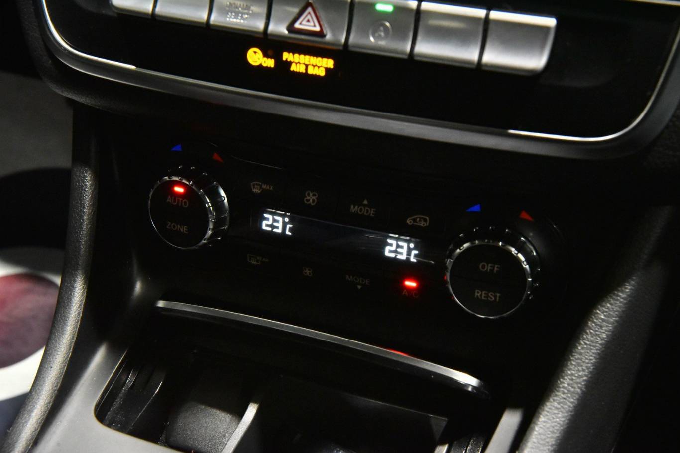 MERCEDES-BENZ GLA 180 11