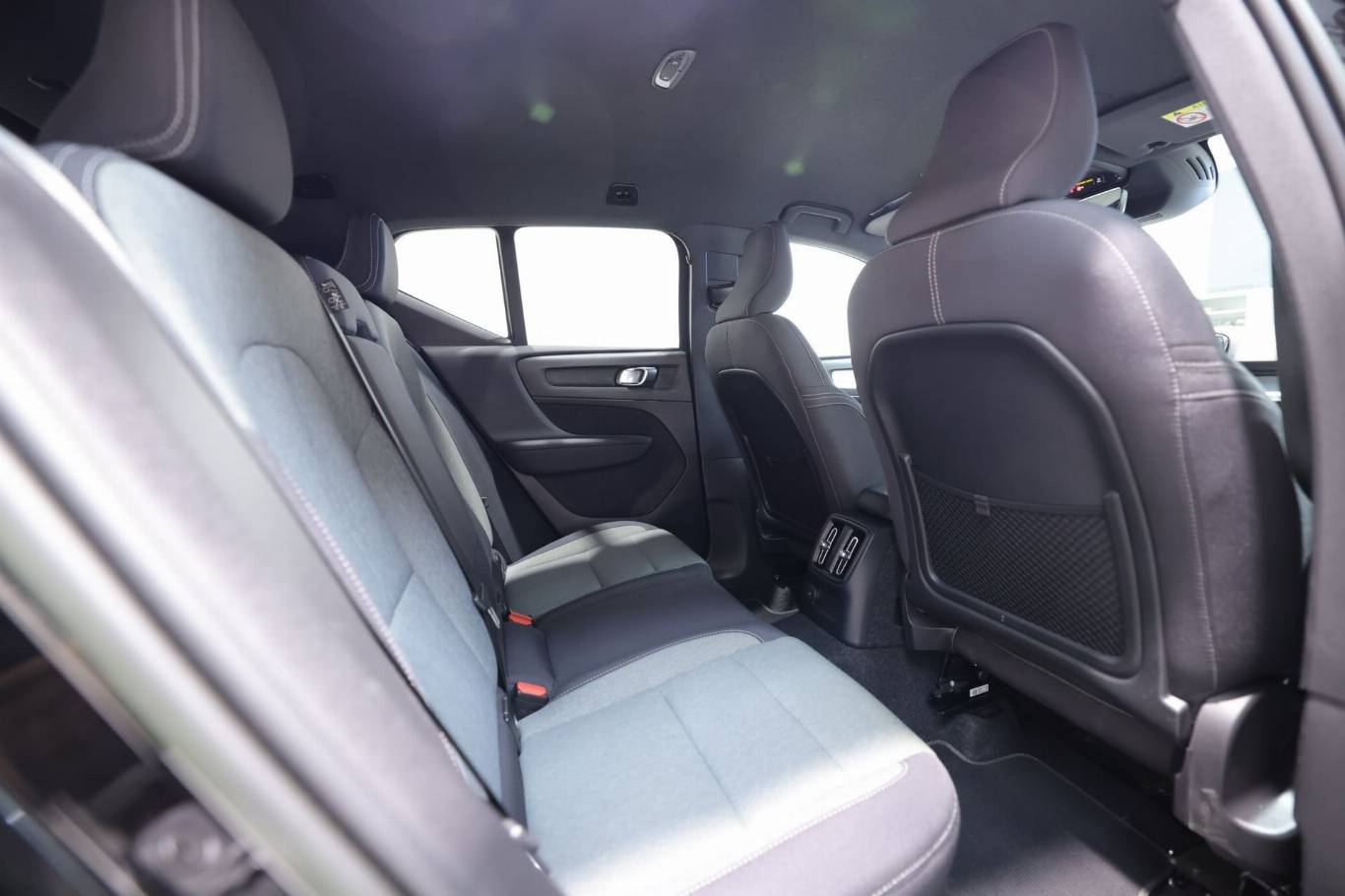 VOLVO XC40 48