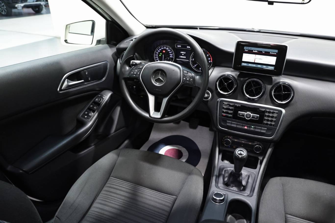 MERCEDES-BENZ A 180 32