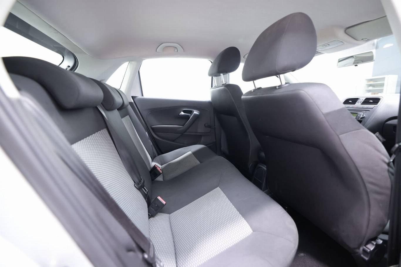 VOLKSWAGEN Polo 35