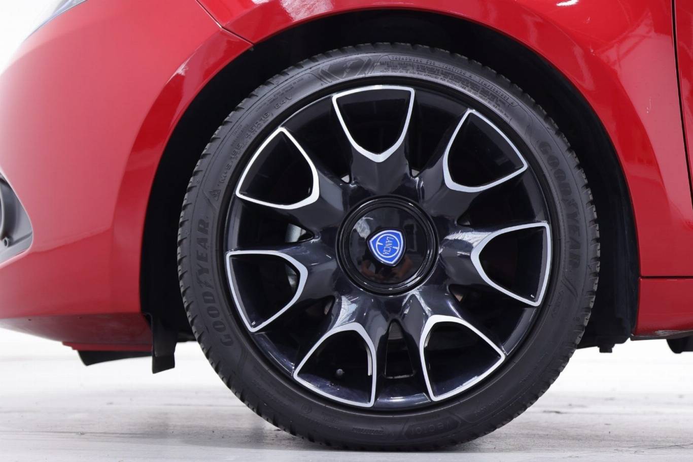 LANCIA Ypsilon 13