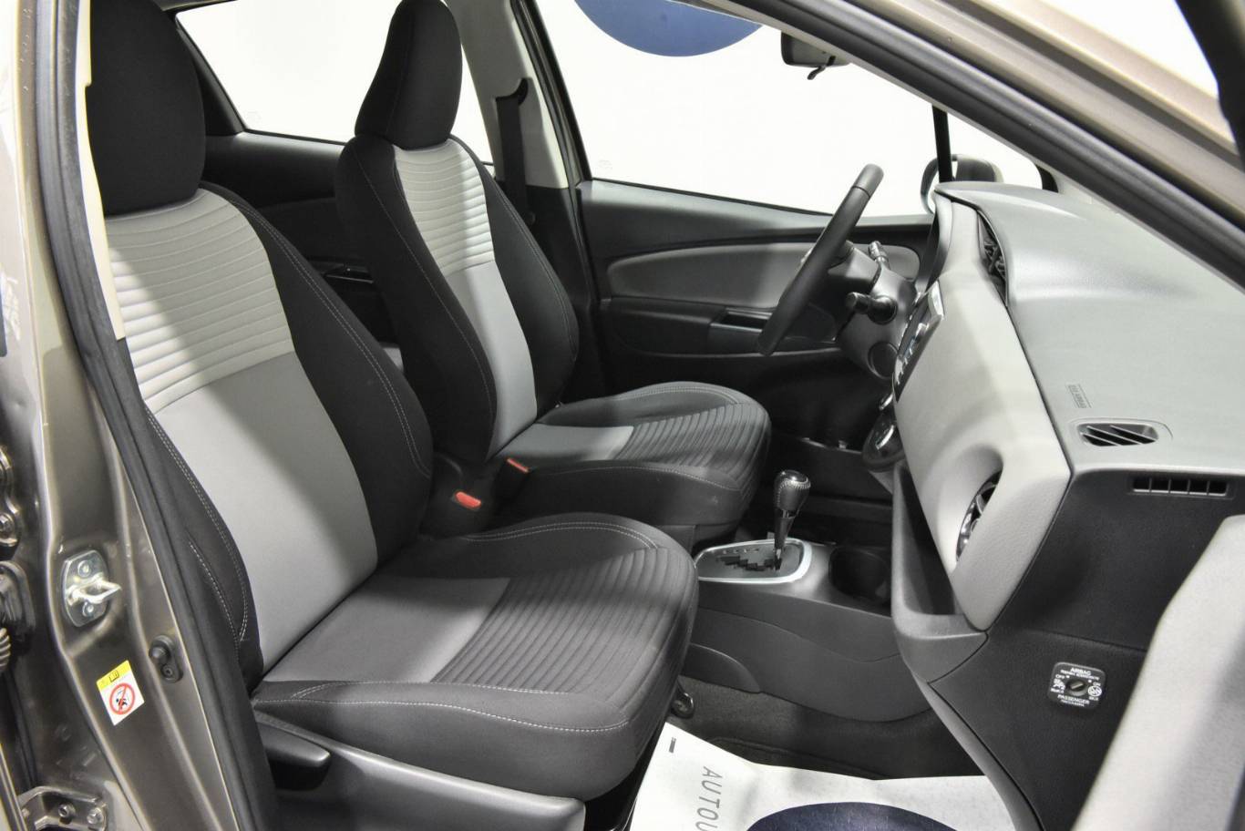TOYOTA Yaris 21