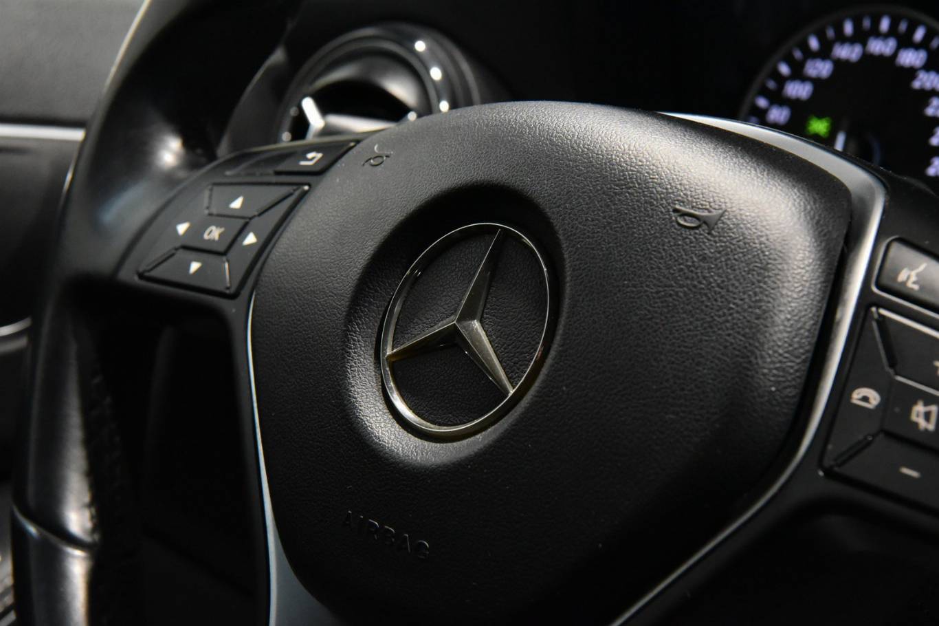 MERCEDES-BENZ A 180 22