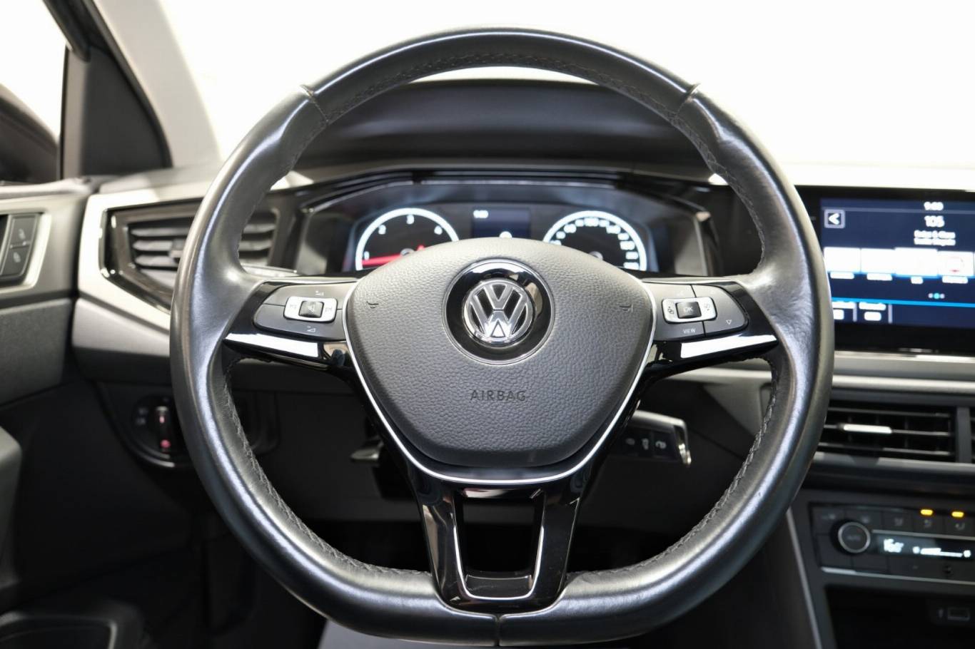 VOLKSWAGEN Polo 7