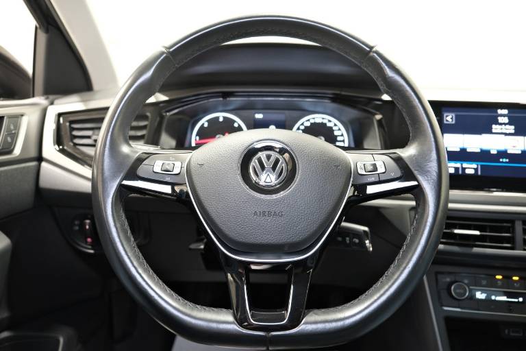 VOLKSWAGEN Polo 7