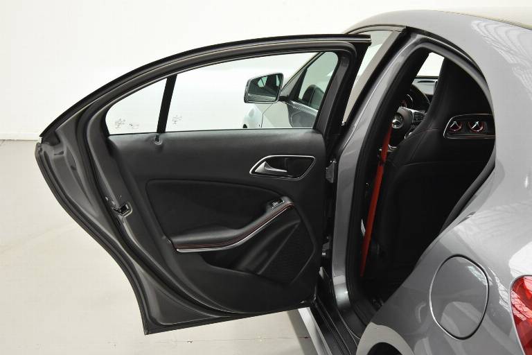 MERCEDES-BENZ A 45 AMG 39