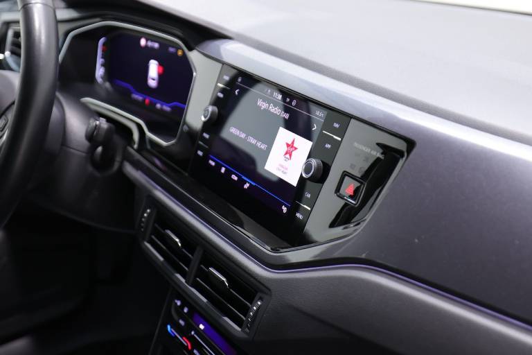 VOLKSWAGEN Polo 47