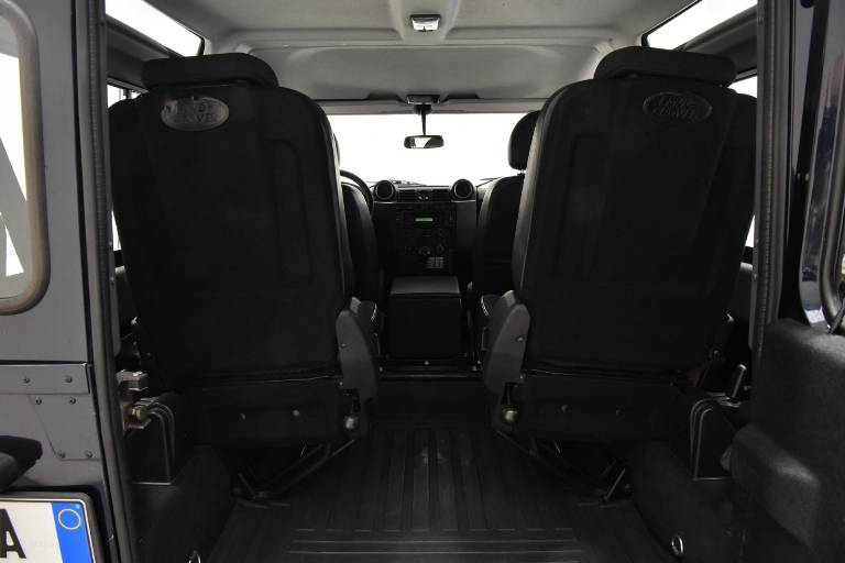 LAND ROVER Defender 29