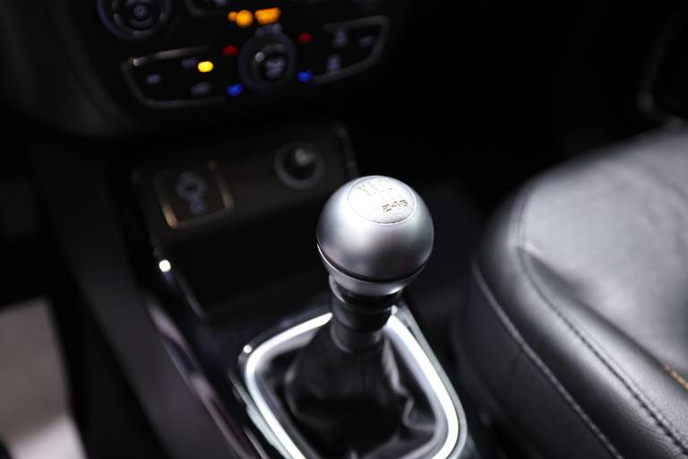 JEEP Compass 32