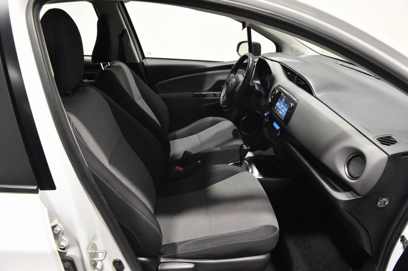 TOYOTA Yaris 30