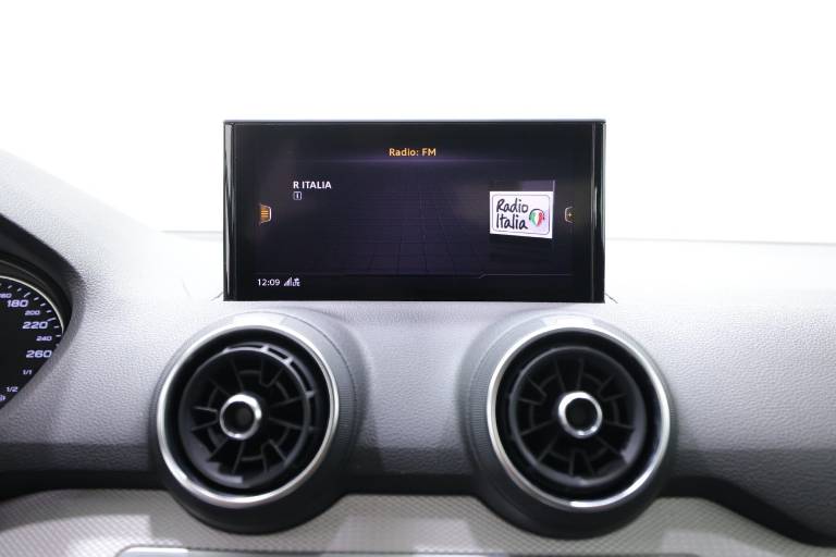 AUDI Q2 9