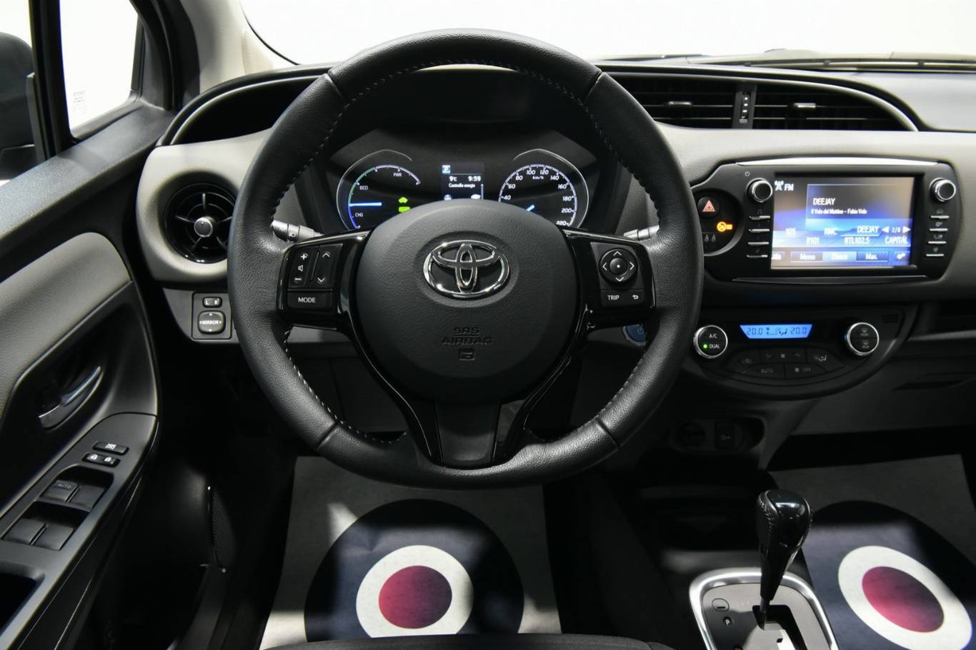 TOYOTA Yaris 21