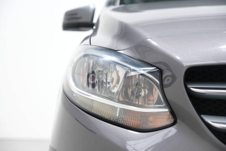 MERCEDES-BENZ B 180 14