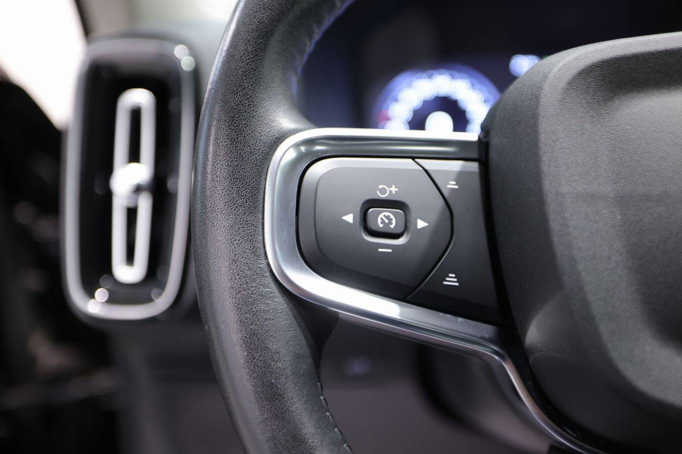VOLVO XC40 20
