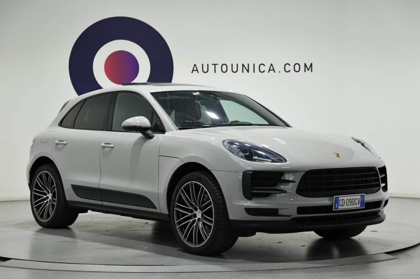 PORSCHE Macan 3