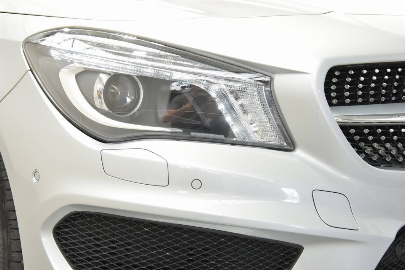 MERCEDES-BENZ CLA 200 64