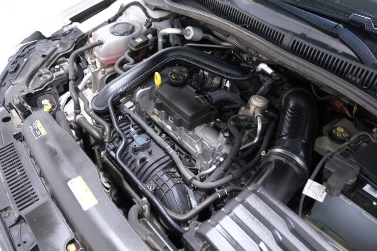 VOLKSWAGEN Polo 68