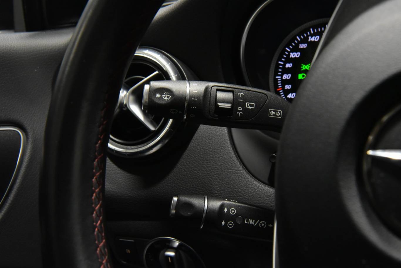 MERCEDES-BENZ CLA 220 25