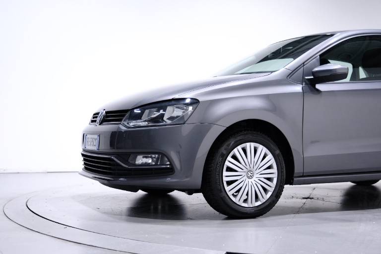 VOLKSWAGEN Polo 44