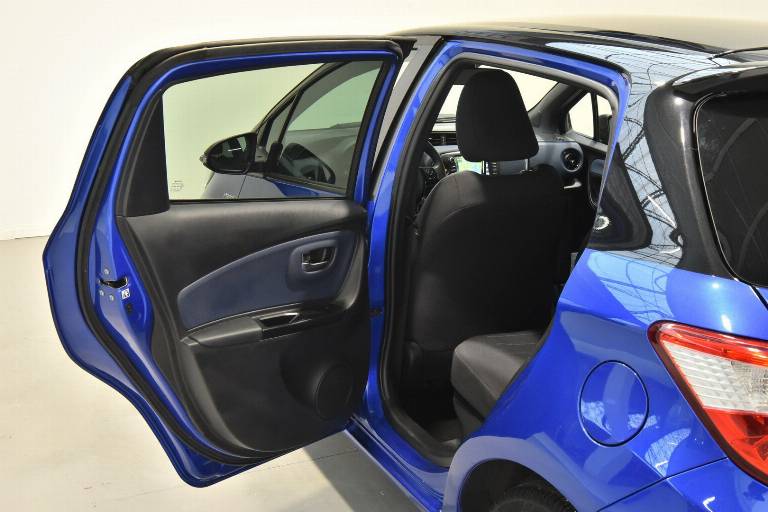 TOYOTA Yaris 39