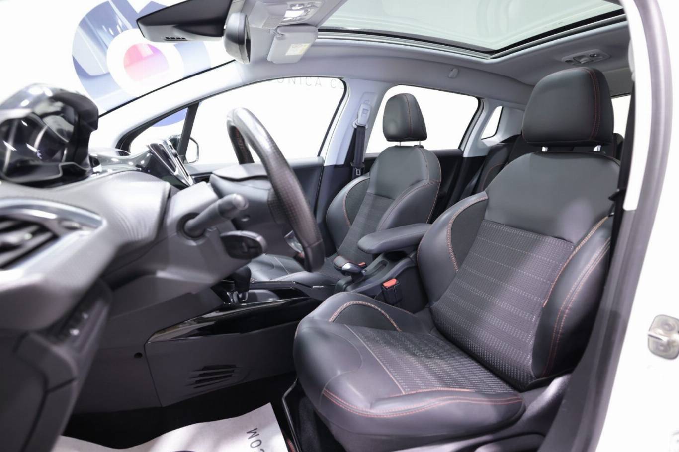 PEUGEOT 2008 6