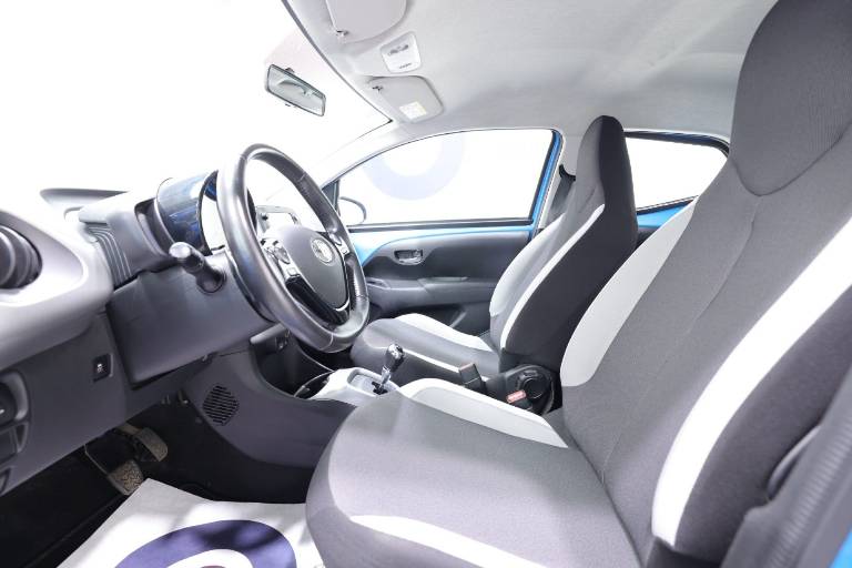 TOYOTA Aygo 16
