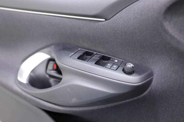TOYOTA Yaris 30