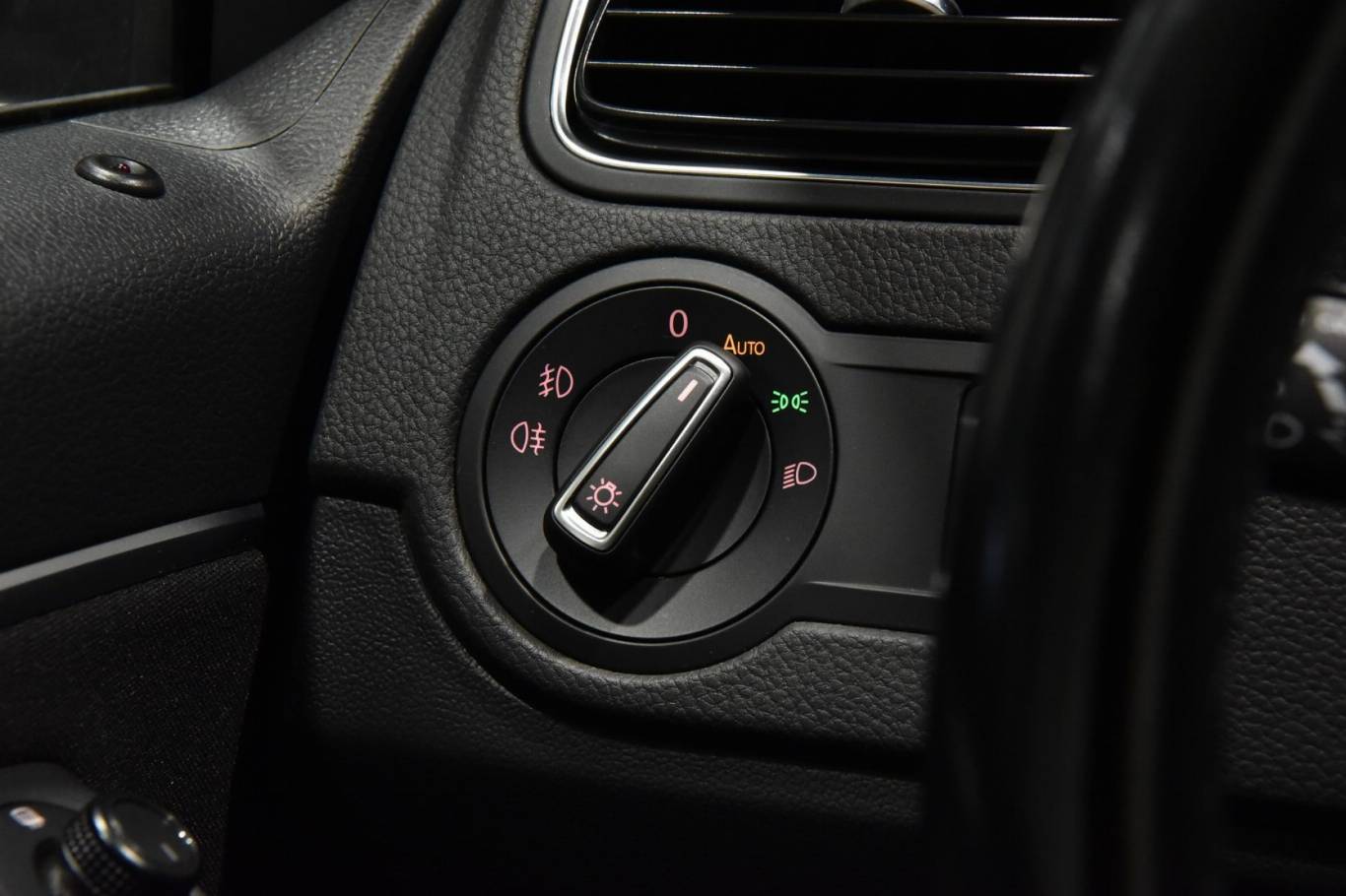 VOLKSWAGEN Polo 14