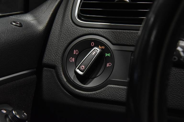 VOLKSWAGEN Polo 14