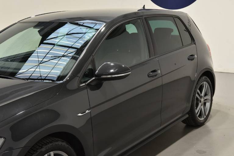 VOLKSWAGEN Golf 48